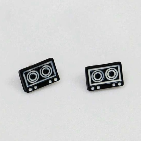 “Cassette Tape” Magnetic Mag Tape Retro Funky 70s 80s 90s Boombox Mini Tiny Stud - Picture 3 of 3